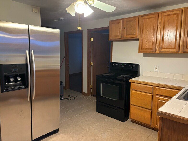 Building Photo - 1 Hemans St