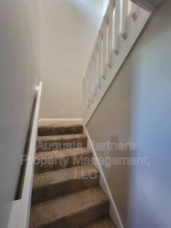 Building Photo - 2612 Fox Ct