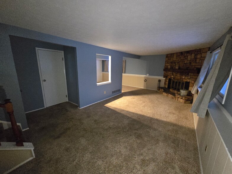 Building Photo - 3842 Farmbrook Dr