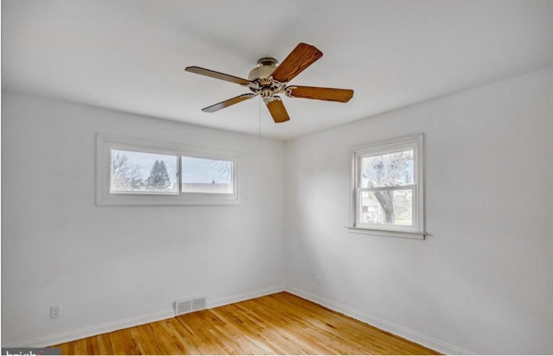 Building Photo - 345 W Signal Hill Rd