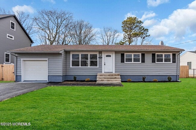 Building Photo - 382 Dogwood Dr