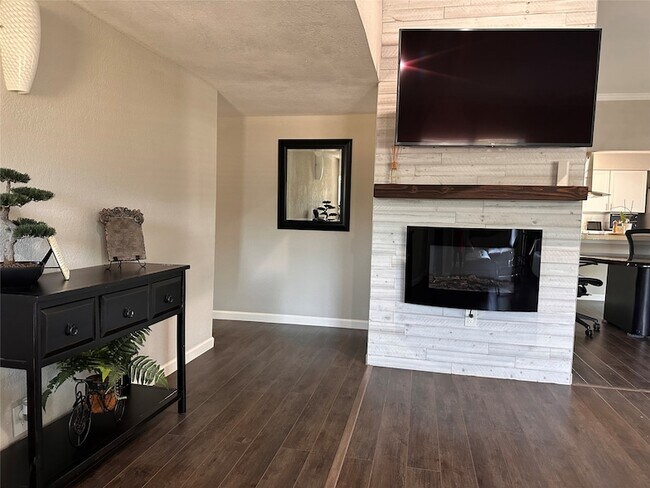 Building Photo - 1533 W Spring Creek Pkwy