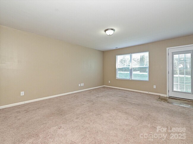 Building Photo - 104 Mulligan Dr