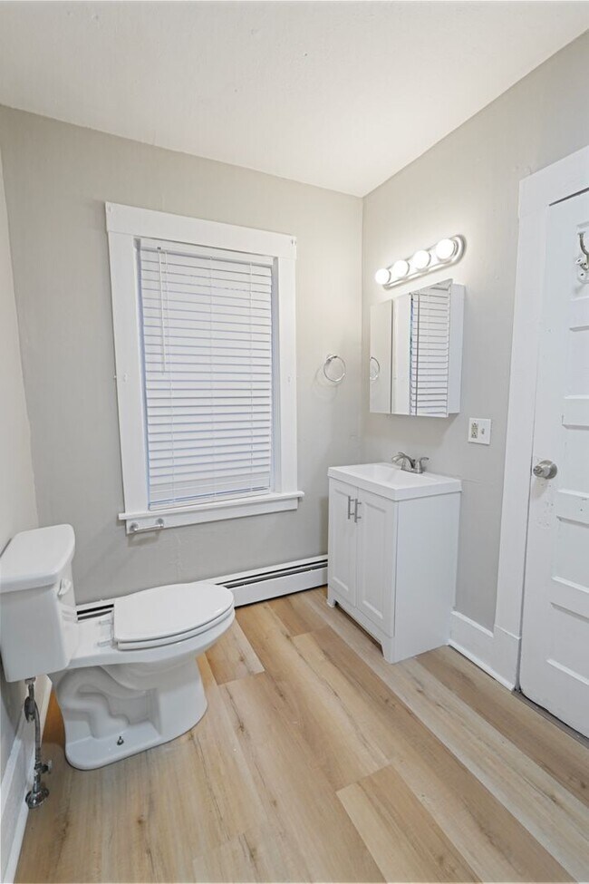 Building Photo - 175 School St