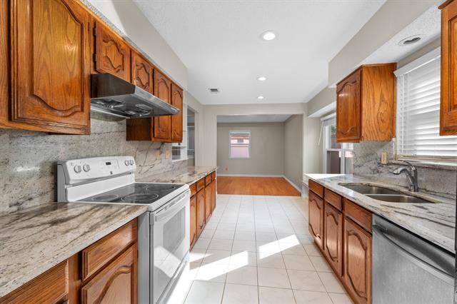 Building Photo - 7114 Lo Chalmers Ln