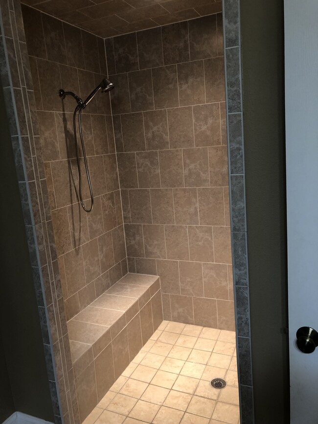 Walk in shower - 1027 Bradbury Rd