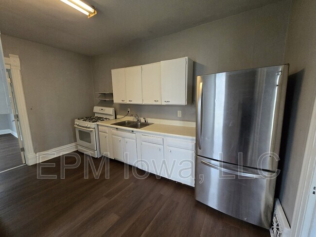 Building Photo - 949 13th St