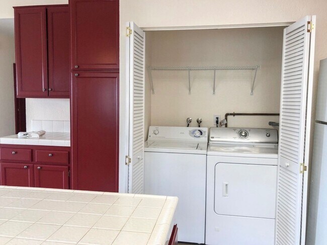 Building Photo - 2bd/2bth Condo with Private Patio, In-Unit...