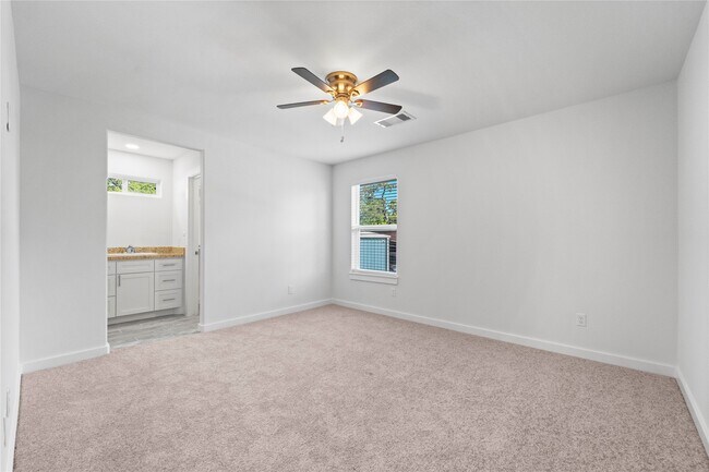 Building Photo - 913 Turner Dr