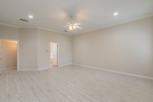 Building Photo - Beautiful 4 Bedroom Home in Ridgmar