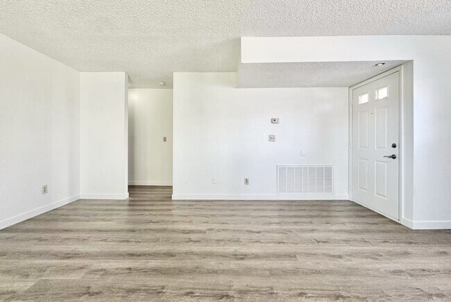 Building Photo - 4724 Nara Vista Way