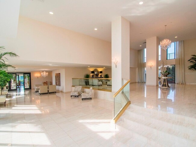 Lobby - 3301 Bayshore Blvd