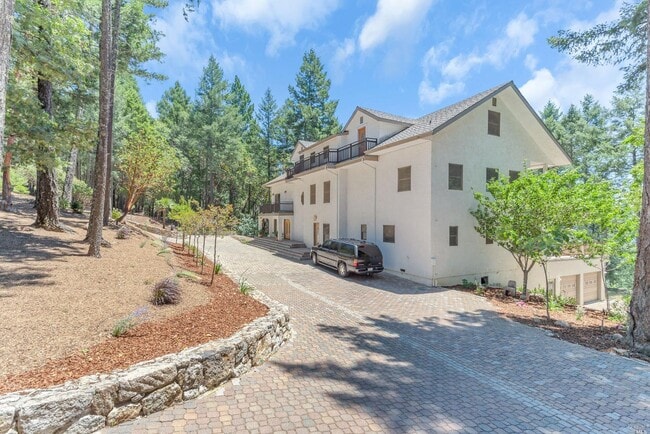 Building Photo - 440 Cold Springs Rd