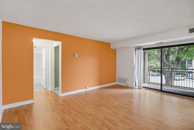 Building Photo - 5911 Tamar Dr