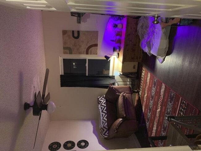 Building Photo - 625 W Edgewood St