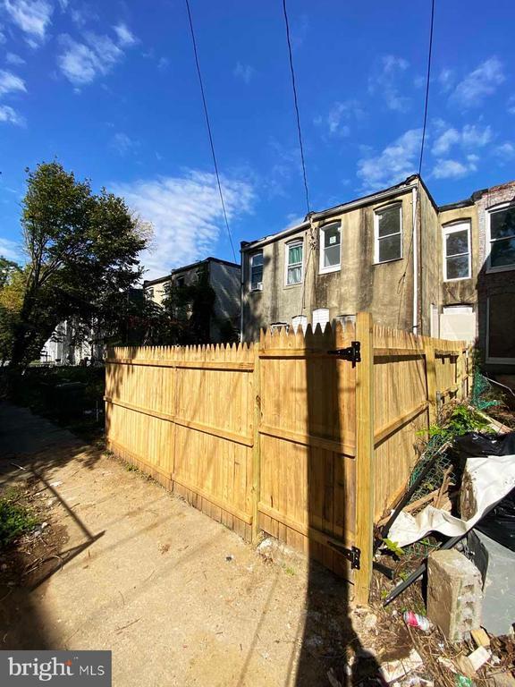 Building Photo - 3015 Rayner Ave