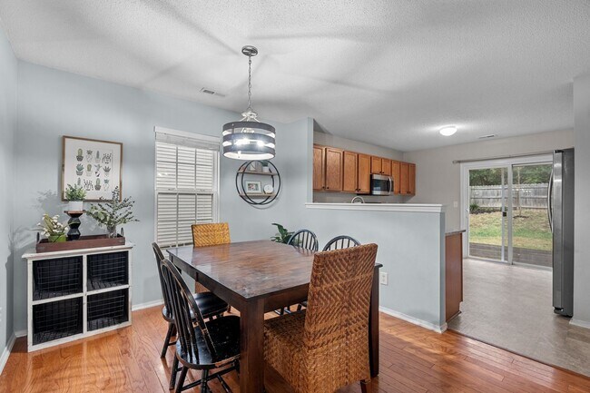 Building Photo - Fantastic 4 Bedroom, 3 Bath home near Brier Creek & RDU, Fenced-in Yard, Bonus Room, Pet Friendly!