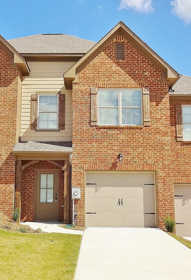 Building Photo - Spacious Town Home in Gardendale - Available to View Now!!!
