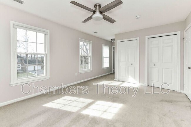 Building Photo - 9766 Oleander Ave