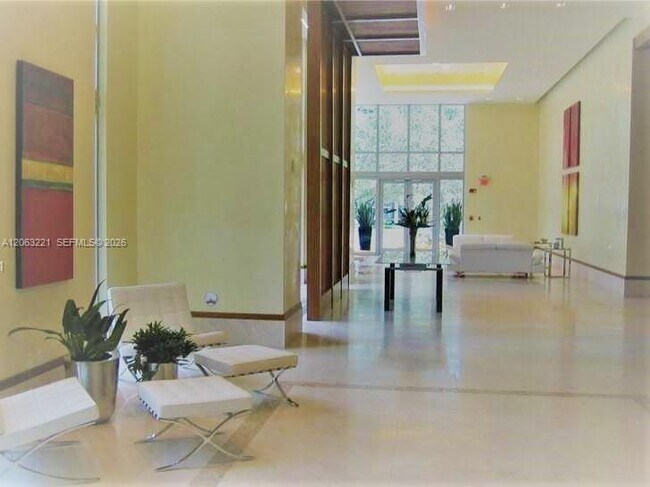 Building Photo - 1050 Brickell Ave