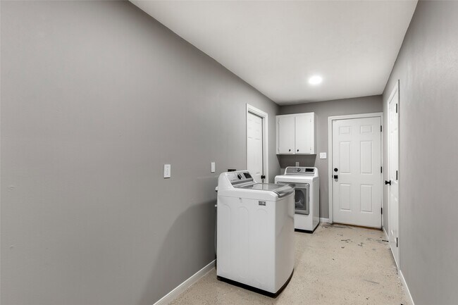 Building Photo - 24610 Green Moss Dr