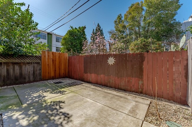 Building Photo - 510 15th St