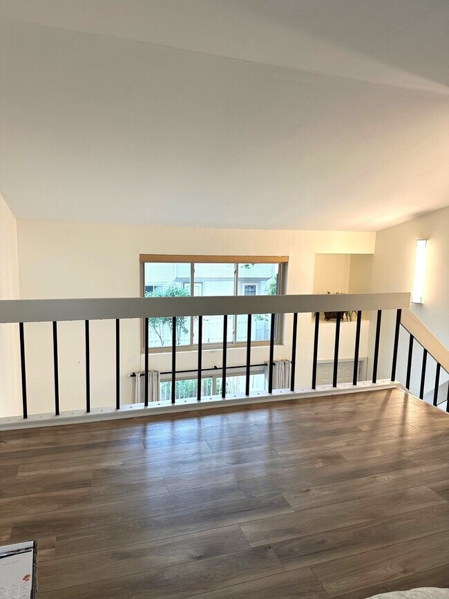 Building Photo - 615 Verde Dr