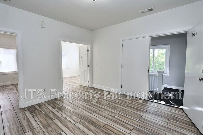 Building Photo - 1119-200 24th St