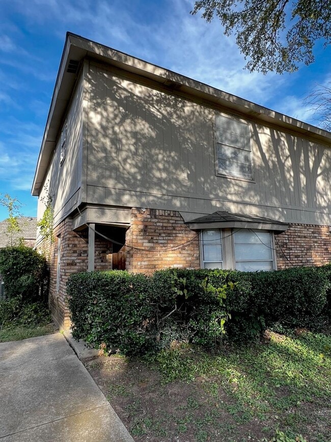 Building Photo - Well-Maintained 3-Bed / 2.5-Bath Home in Central Arlington