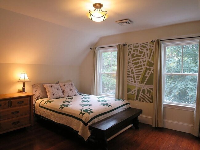 Building Photo - 19 Anson St