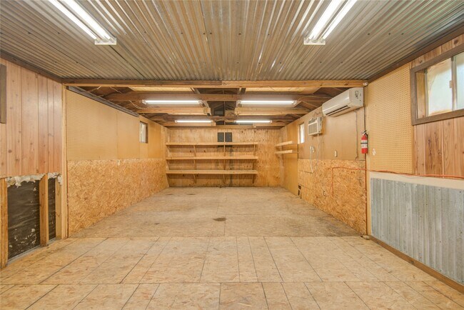 Building Photo - 25203 Lakeview Rd