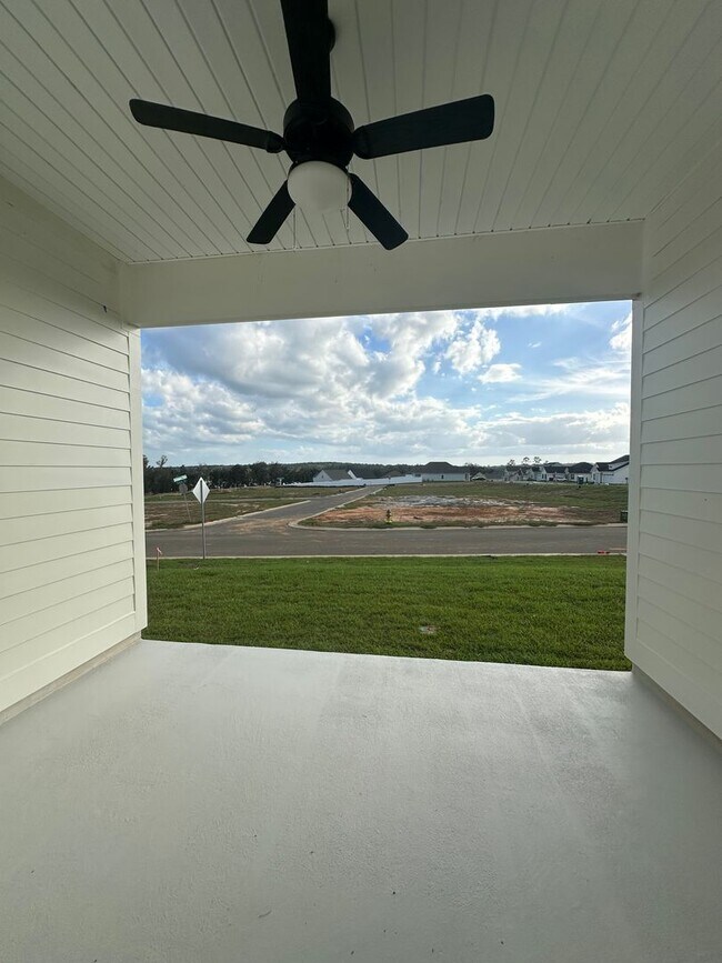 Building Photo - Gorgeous New Contsruction 3 bedroom/2 full...
