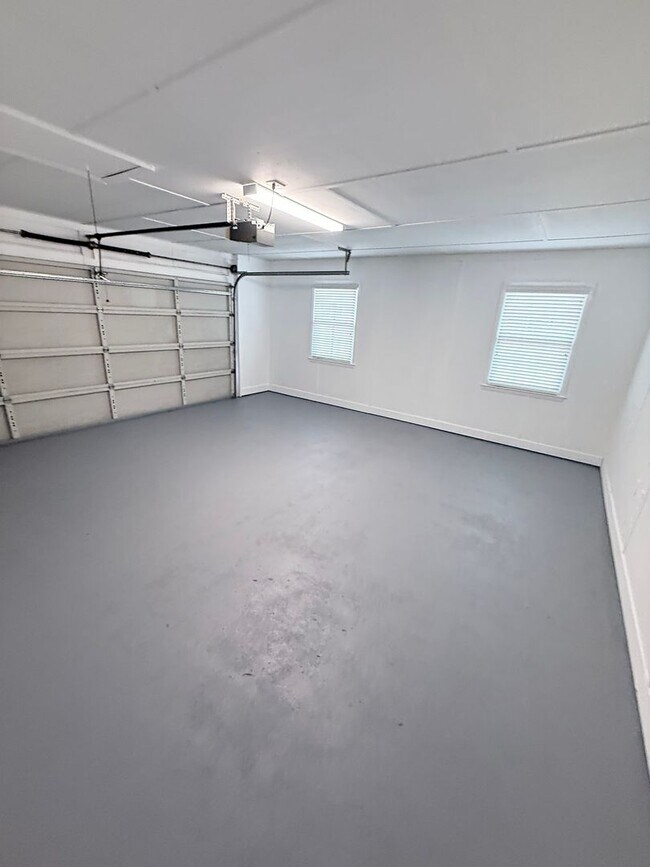 Building Photo - Charming & Convenient Athens Home – Prime Location with Modern Comforts