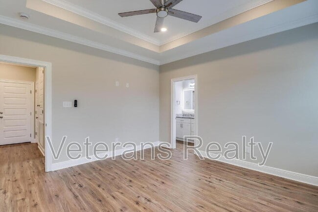 Building Photo - 833 Vee St