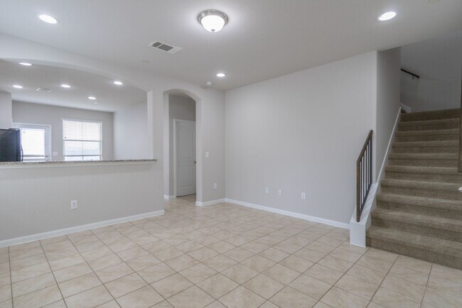 Building Photo - 2880 Donnell Dr