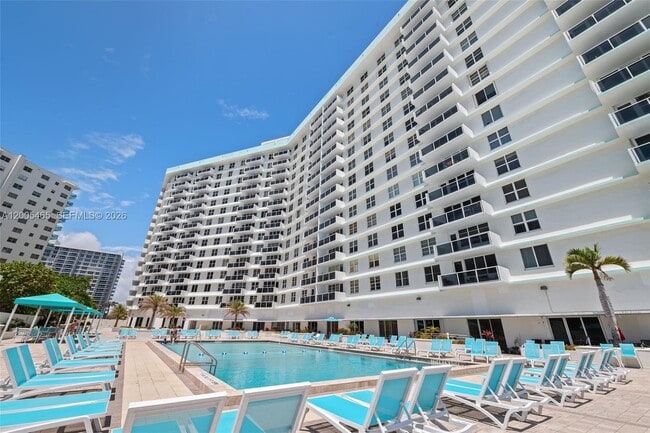 Building Photo - 3725 S Ocean Dr