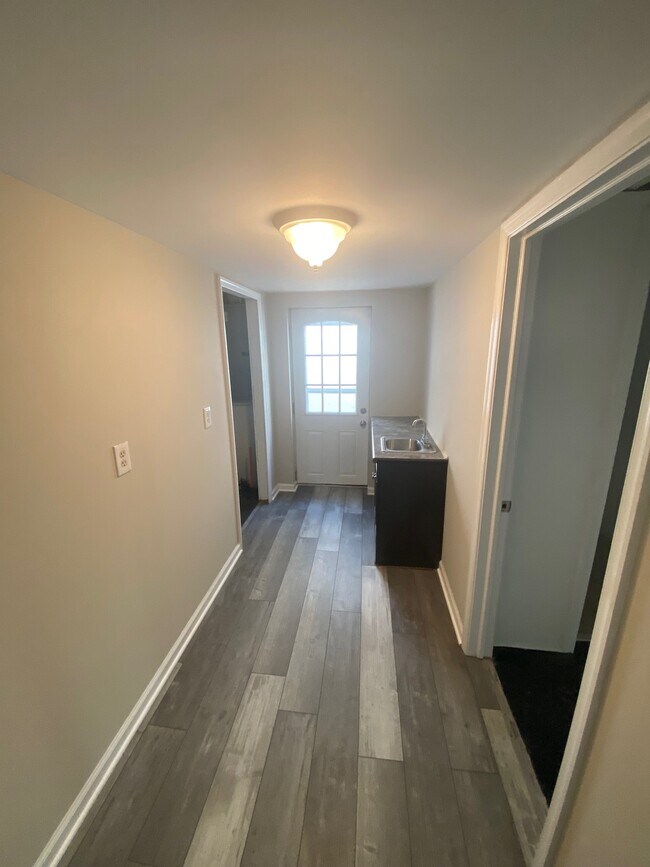 Building Photo - 30 E 7th St