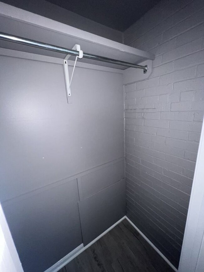 Building Photo - Newly renovated! 2 bedroom 1 bath townhous...