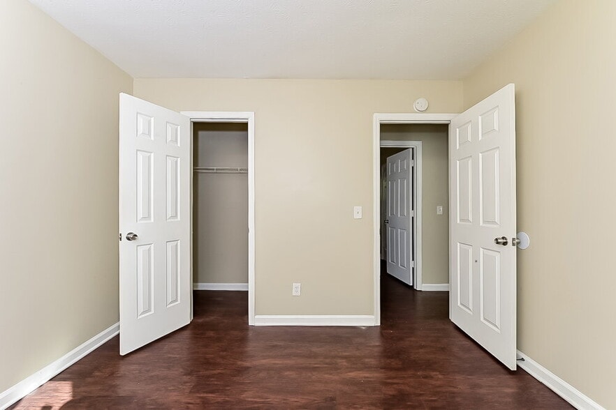 Building Photo - 3122 Chippewa Dr