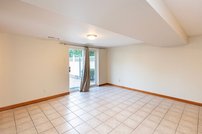 Building Photo - 2334 Rosegarden Dr