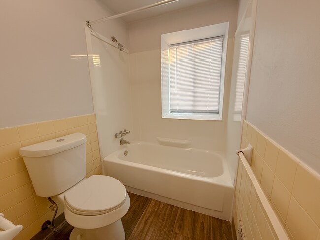 Bathroom - Waverly Flatz