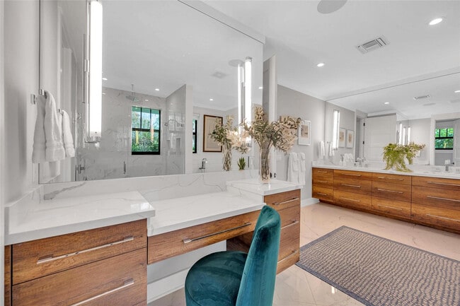 Building Photo - 450 N Swinton Ave