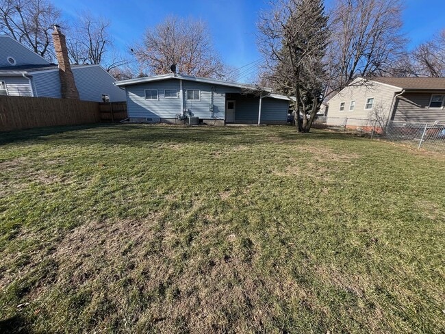 Building Photo - Ranch level home in great neighborhood! 2 ...