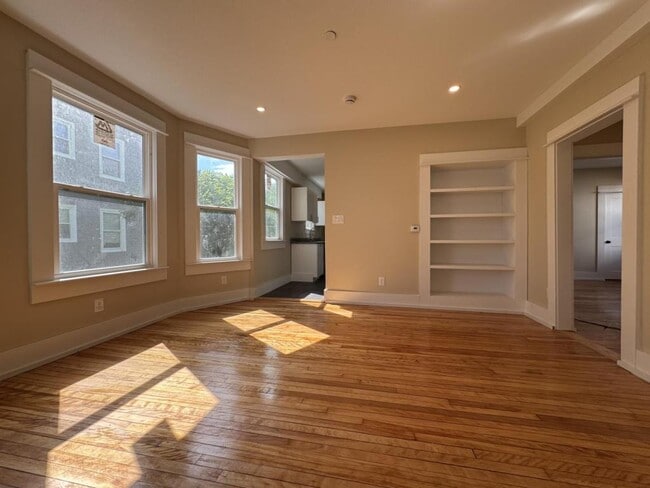 Building Photo - 14 Elm St