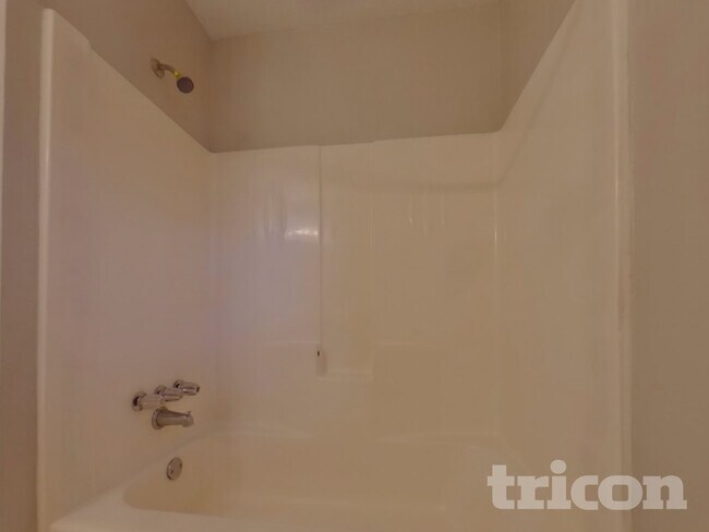Building Photo - 6640 Valley Hill Dr
