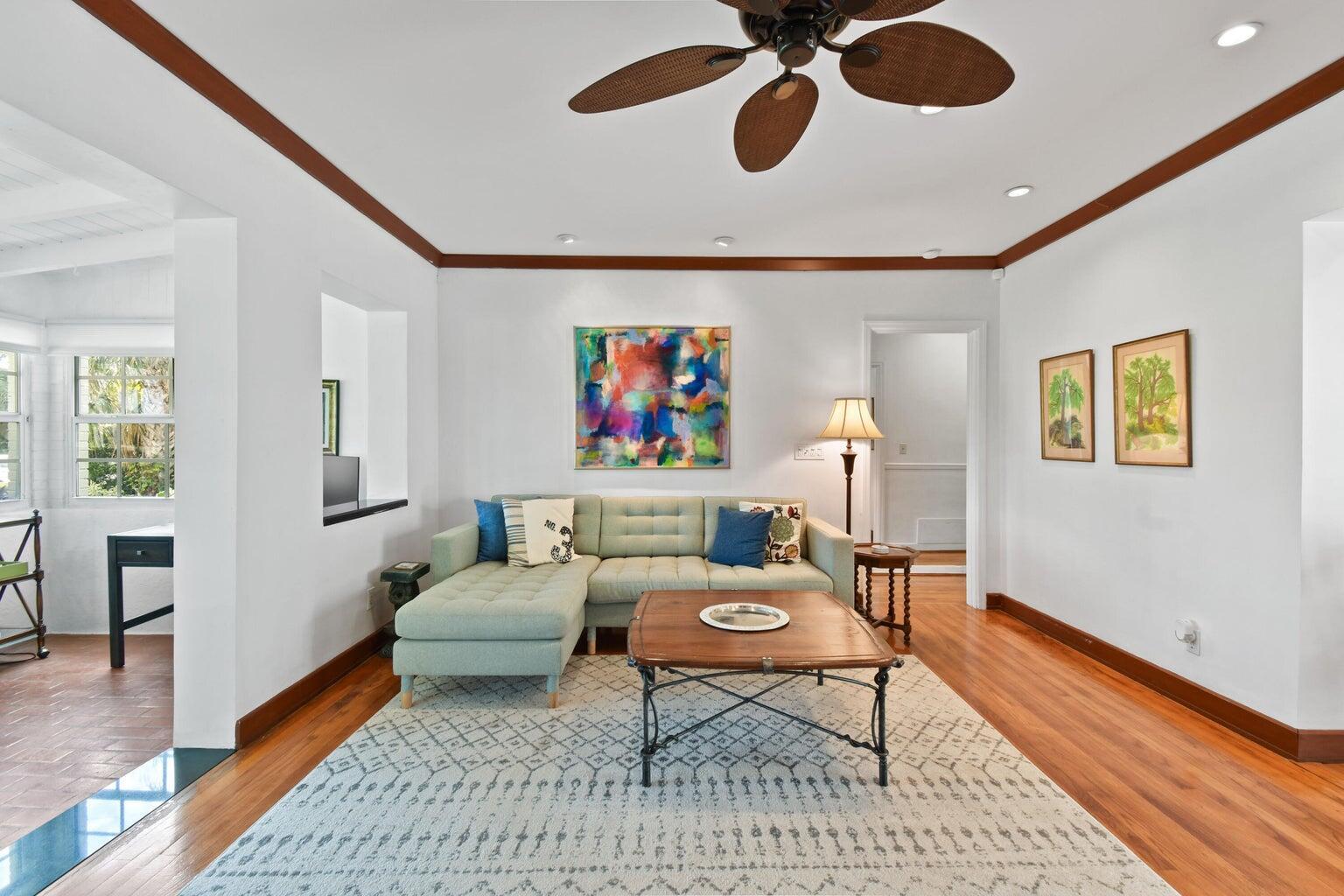 Building Photo - 1219 N Lakeside Dr