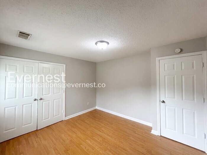 Building Photo - 5884 Caroline Dr