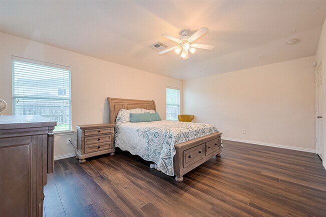 Building Photo - 1007 Casting Springs Way