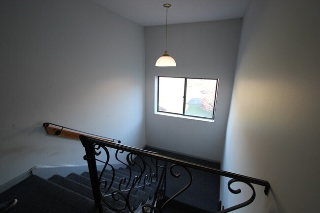 Building Photo - 139 King St