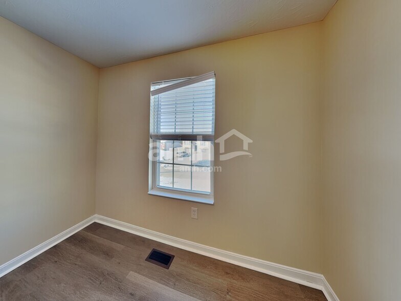 Building Photo - 1632 Raintree Ct